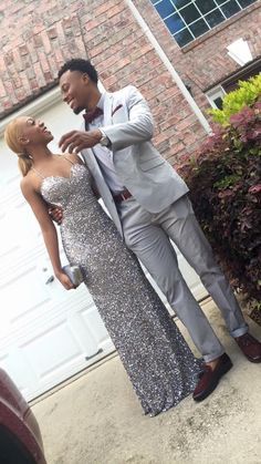 Gray Prom Dress Couple, Grey Prom Dress Couple, Silver Prom Outfits For Couples, Silver Prom Dress With Date, Prom Suits For Men Silver, Sliver Prom Dresses Black Couple, Silver Prom Couple Outfit, Silver Prom Dress Couple, Gray Prom Dress Black Couple