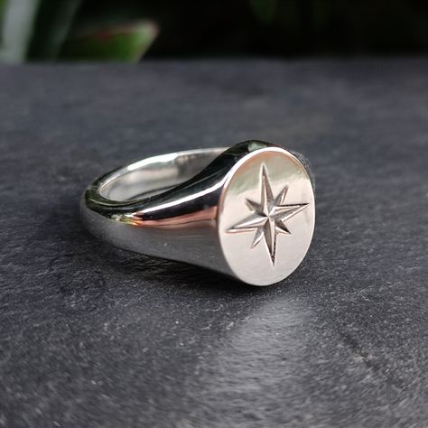 A 925 sterling silver signet ring with a north star engraving A perfect simple silver signet ring with a nautical and astronomy theme. Sustainably hand crafted in the UK from 100% recycled silver. Signet Engagement Rings, Ring Sketch, Mens Sterling Silver Jewelry, Coin Rings, Mens Rings Fashion, Signet Ring Men, Silver Signet Ring, Ring Ideas, Mens Silver Rings