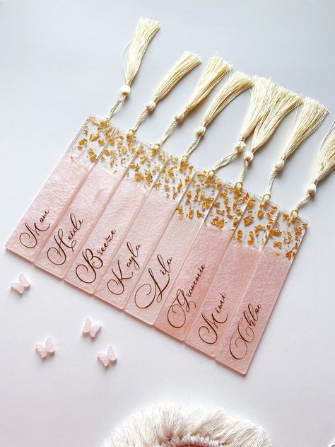 Homemade Bracelets, Personalized Bookmarks, Resin Frame, Bedroom False Ceiling Design, Easy Paper Crafts Diy, Candle Business, False Ceiling Design, Resin Projects, Cricut Projects Vinyl