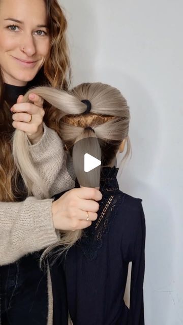 Messy Buns For Prom, Bridal Updos For Long Hair Ponytail, Up Do Straight Hair, Ponytail Styles For Long Hair, Braided Ponytail Hairstyles Videos, Diy Simple Hairstyles, Videos For Hairstyles, Work Hair Medium Length, Diy Ponytail Updo