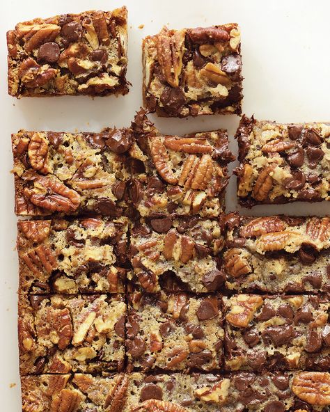 Chocolate Pecan Pie Bars Easy Bar Cookie Recipes, Chocolate Pecan Bars, Pecan Bars Recipe, Chocolate Pecan Pie Bars, Pecan Bars, Chocolate Pecan Pie, Pecan Pie Bars, Pie Bars, Browned Butter