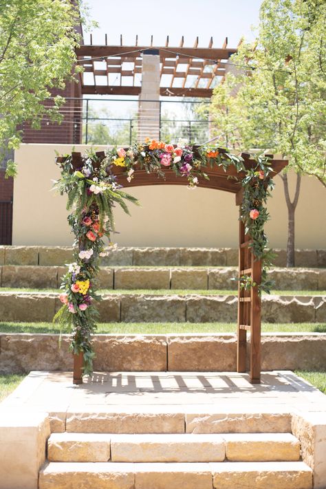 Boho Wildflower Wedding Decor, Wedding Arbor Wildflowers, Summer Wedding Arches Outdoor Ceremony, Simple Wildflower Wedding Arch, Wildflower Alter, Wild Flower Arch Wedding, Wildflower Wedding Alter, Metal Arch Decoration Wedding, Wildflower Wedding Arbor