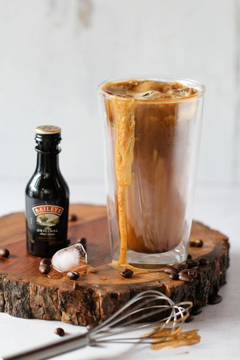 Dalgona Coffee with Baileys Liqueur - Everything Marina Coffee Liquor, Coffee Foam, Baileys Original Irish Cream, Baileys Coffee, Baileys Original, Homemade Liquor, Irish Cream Liqueur, Liquor Drinks, Cream Liqueur