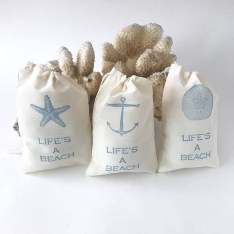 15 Beach Wedding Favors for Those who Love Surf, Sand, and Romantic Sunsets! Welcome Goodie Bags, Nautical Favors, Beachy Theme, Beach Bridal Showers, Romantic Sunset, Beach Wedding Favors, Beach Destination Wedding, Wedding Prep, Wine Charms