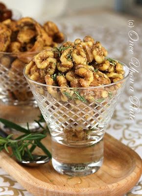 Once Upon a Plate The Recipes: Rosemary Walnuts Rosemary Walnuts Recipe, Egg Fritters, Gifts From The Kitchen, Spiced Walnuts, Banana Walnut Bread, Walnut Butter, Homemade Food Gifts, Roasted Walnuts, Walnut Recipes