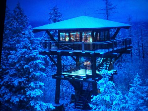 Firewatch Wallpaper, Tower Aesthetic, Fire Watch, Fire Lookout, Fire Tower, The Long Dark, Tree House Plans, Lookout Tower, Hunting Cabin