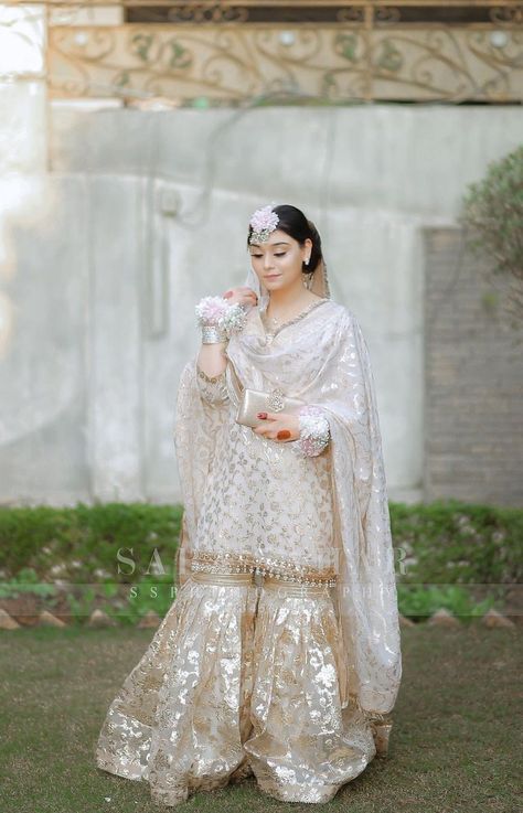 Simple Nikah Outfit Pakistani Bridal, Nikah Dress Pakistani Brides Simple, Barat Party Wear Dresses, Grara Dress Pakistani Simple, Garara Outfit, White Gharara, Pakistani Gharara, Nikah Dresses, Nikkah Outfit