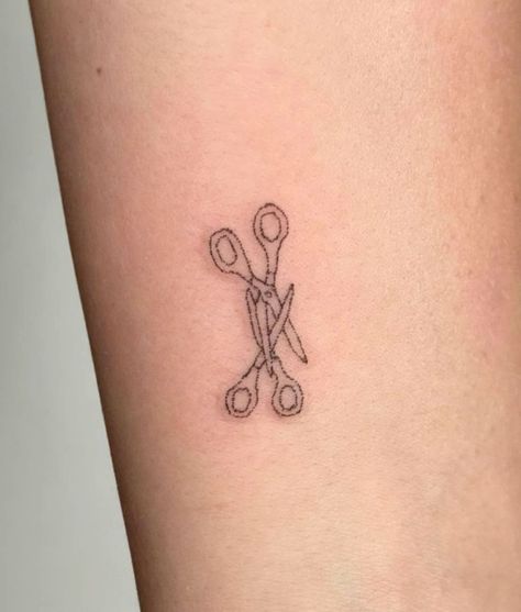 Scissors Lesbian Tattoo, Two Scissors Tattoo, Queer Tattoo Aesthetic, Sapphic Tattoo Ideas Minimalist, Renee Rapp Inspired Tattoos, Lesbian Tattoo Aesthetic, Clairo Tattoos Ideas, Lesbian Symbol Tattoo, Masc Tattoos For Women