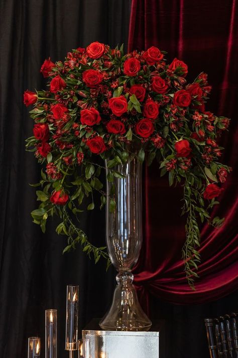 Masquerade Flowers Arrangements, Red Centerpieces For Party, Red Roses Flower Arrangement, Red Flowers Arrangements, Red Centerpieces Wedding, Red Rose Wedding Centerpieces, Red Centrepiece, Red Roses Wedding Decor, Red Flower Centerpieces