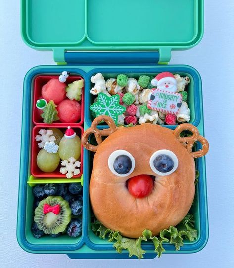 Fun Christmas Lunches For Kids, Bagel Bento Box Ideas, Christmas Packed Lunch For Kids, Christmas Lunchbox Ideas, Thanksgiving Lunch Ideas For Kids, Kids Christmas Lunch, Christmas Lunch Ideas For Kids, Christmas School Lunch, Christmas Bento