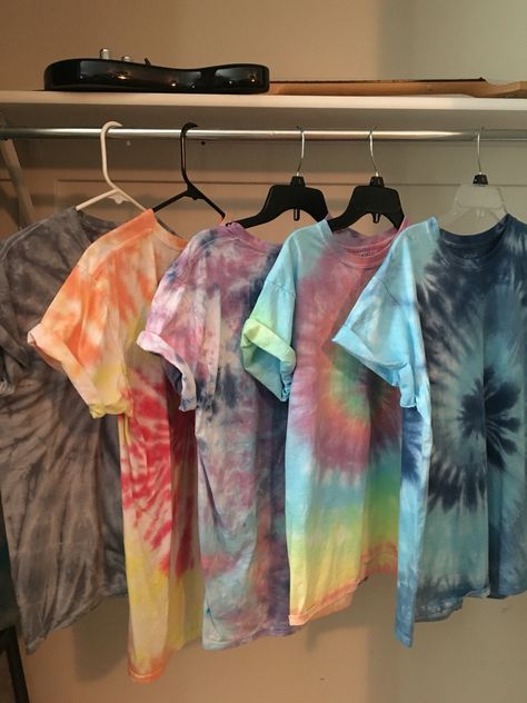 I am your tie dye goals. @nadrazcar Soft Tie Dye, Tie Dye Shirt Aesthetic, Tye Dye Shirts Outfits, Tie Died Outfits, Tie Dye Inspiration, Tye Dye Ideas, Tie Dye Aesthetic, Tie Dye Shirts Patterns, Fantasy High