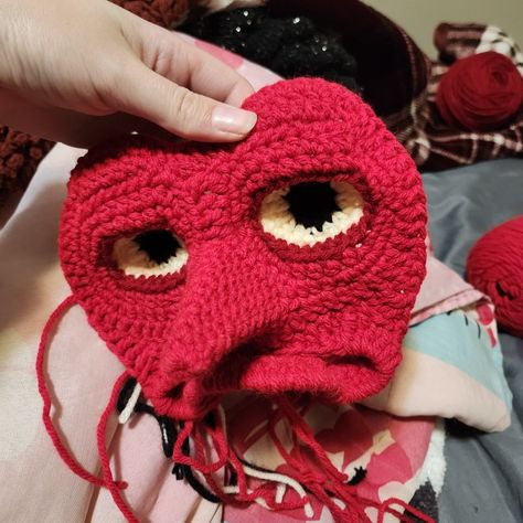 Freeform crochet, acrylic yarn. @king_crabigail on instagram! Weird Crochet Plushies, Balaclava Aesthetic, Crochet Acrylic Yarn, Weird Crochet, Crochet Sculpture, Crochet Spooky, Popular Crochet, Ace Of Hearts, Crochet Design Pattern