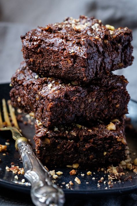 Extra Dark Avocado Hazelnut Brownies - Creative in My Kitchen Gundry Diet, Gundry Recipes, Hazelnut Brownies, Sugar Free Nutella, Lectin Free Foods, Lectin Free Diet, Dr Gundry, Avocado Brownies, Sugar Free Baking