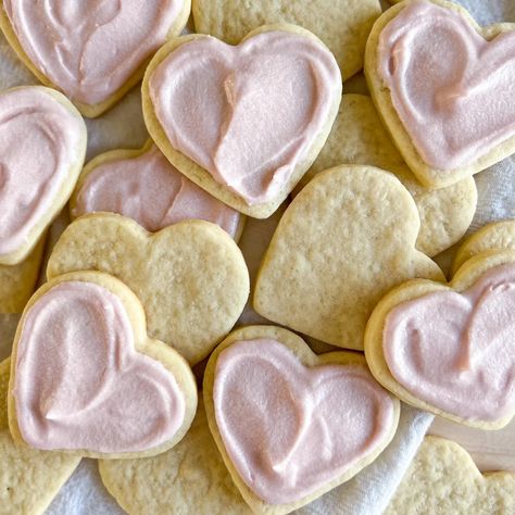 Cut-Out Sourdough Sugar Cookies - Made in Motherhood Sour Cream Frosting, Sour Cream Cookies, Natural Food Dye, Cookie Corner, Cut Out Cookie Recipe, Perfect Sugar Cookies, Gluten Free Sourdough, Sugar Cookie Icing, Sugar Cookie Frosting