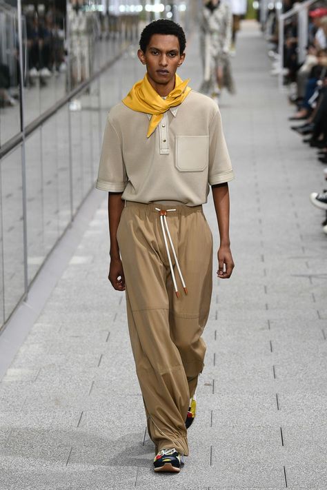 Lacoste | Ready-to-Wear Spring 2020 | Look 43 Mens Scarf Fashion, 1980 Fashion, Pastel Beige, Scarf Trends, Summer Lookbook, Summer Scarves, Neutral Outfit, Runway Collection, Fashion Fits