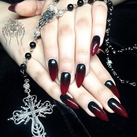 Gothic Nail Art, Autumn Manicure, Witch Nails, Dark Red Nails, Ombre Nail, Gothic Nails, Goth Nails, Red Tattoos, Dark Nails