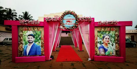 Gate Decorations Wedding Entrance, Marriage Decoration Gate, Marriage Entry Gate Decoration, Engagement Stage Decoration, Wedding Gate, Reception Stage Decor, Simple Stage Decorations, Home Flower Decor, Gate Decoration