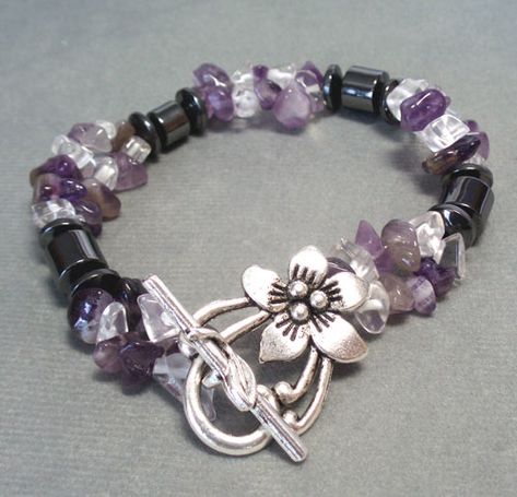 Amethyst Chip & Hematite Bracelet Project Jewelry Idea | DIY Beading Ideas & Projects #diy #jewelrymaking #diyjewelry #jewelryideas Chips Ideas, Gemstone Chips Jewelry, Chip Bead Jewelry, Diy Gemstone Jewelry, Jewelry Making Ideas, Handcrafted Beaded Jewelry, Diy Beading, Bracelet Craft, Diy Gemstone