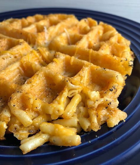 Quick And Easy Macaroni Cheese Waffles  Yes, you can cook Macaroni and Cheese in the waffle iron and it's freaking amazing. Boxed Mac And Cheese, Cheese Waffles, Stovetop Mac And Cheese, Easy Macaroni, Bbq Side Dishes, Macaroni N Cheese Recipe, Kid Food, Macaroni Cheese, Waffle Iron