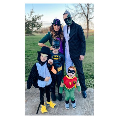 Family Halloween Costumes Batman, Batman Group Costumes, Batman Characters Costumes, Family Batman Theme Costumes, Batman Family Costumes, The Batman Costume 2022, Robin Joker, Batman Halloween, Batman Costume