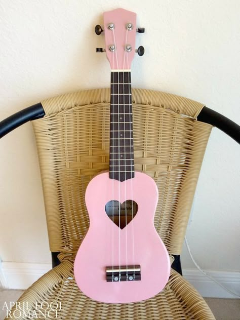 Arte Do Ukulele, Pink Ukulele, Hair Birthday, Ukulele Art, Pink Guitar, Guitar Posters, Guitar Obsession, Soprano Ukulele, April Fool