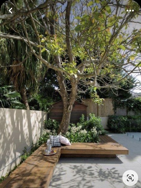 Backyard Seating, Diy Backyard Landscaping, Backyard Garden Design, Garden Seating, Wooden Bench, Roof Garden, Courtyard Garden, Back Garden, Small Backyard Landscaping