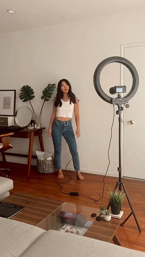 How To Use Ring Light, Youtube Filming Setup, Ring Light Video, Hyperlapse Video, Video Lighting Setup, Youtube Backdrops, Youtube Room, Filming Videos, Youtube Vedio