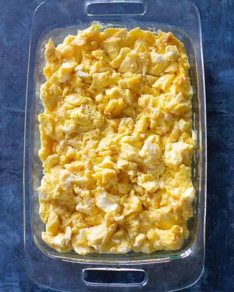 Baked Scrambled Eggs, Oven Scrambled Eggs, Easy Breakfast Dishes, Easiest Breakfast, Eggs In Oven, Cheesy Scrambled Eggs, The Girl Who Ate Everything, Scrambled Eggs Recipe, Fluffy Eggs