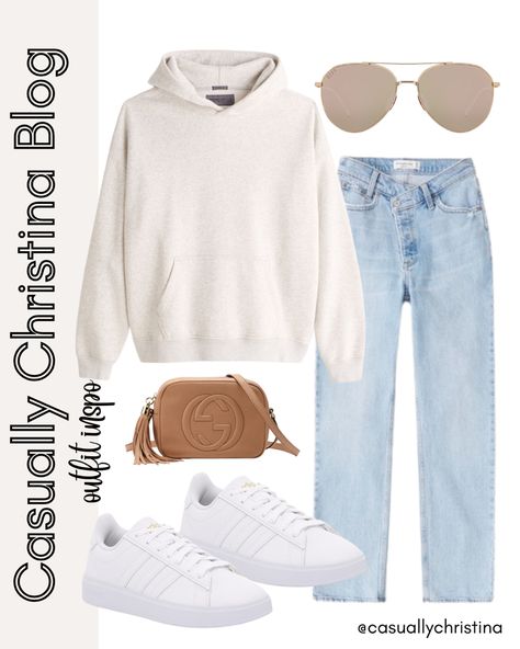 White Hoodie Outfit Winter, White Sweatshirt Outfit Women, White Pullover Outfit Winter, Crewneck Sweatshirt Outfit Jeans, Outfits With Hoodies And Jeans, Cream Sweatshirt Outfit, White Crossbody Bag Outfit, White Sneakers Outfit Winter, Jeans And Sweatshirt Outfit