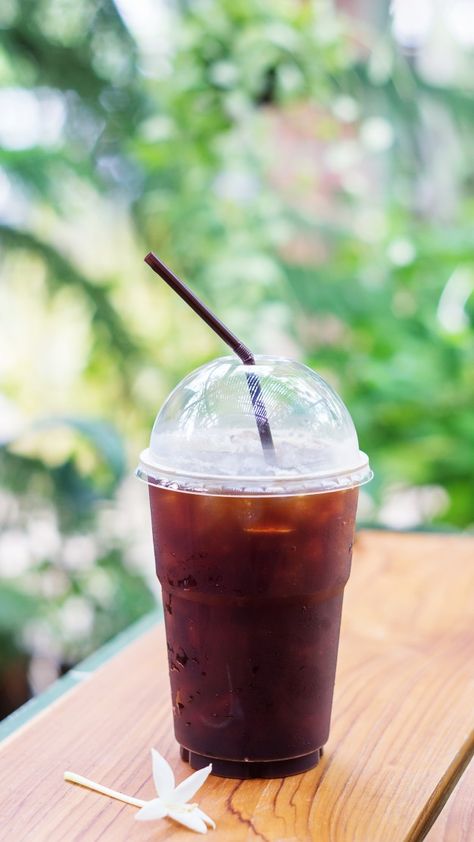 Americano Iced Coffee, Ice Americano Coffee Aesthetic, Iced Americano Aesthetic, Americano Coffee Aesthetic, Ice Americano Coffee, Iced Coffee Photo, Iced Black Coffee, Fresh Drinks Summer, American Foods