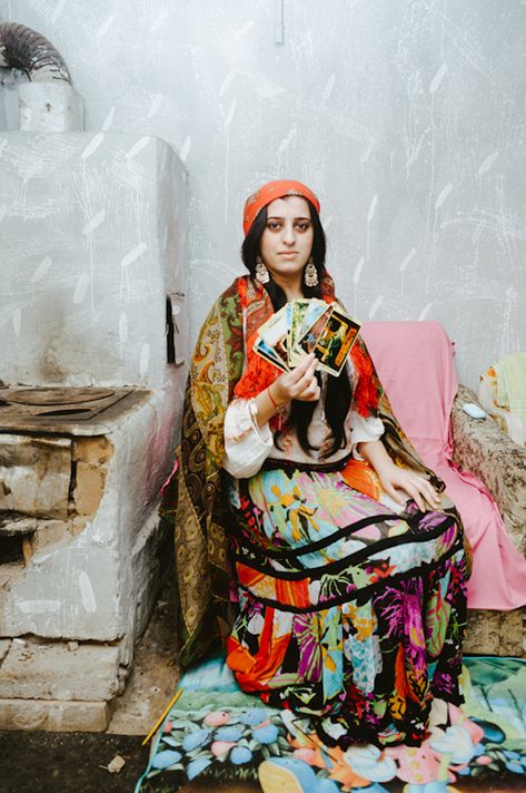 The mysterious modern world of Roma witchcraft Julie Arkell, Roma People, Bizarre Pictures, Popular Costumes, Modest Bridesmaid Dresses, Quirky Fashion, Scary Art, Weird Stories, Pose Reference Photo