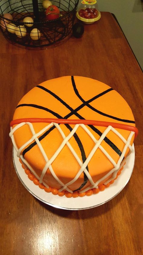 Basketball Birthday Cake, Basketball Themed Birthday Party, Basketball Cupcakes, Basketball Theme Birthday, Basketball Theme Party, Basketball Cake, Basketball Birthday Parties, Ball Cake, Cake Kids