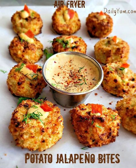 These crispy potato balls with mashed potatoes, Jalapenos and cheese make an easy appetizer, and a fab way to use leftover mashed potatoes.😋 They were a HUGE hit at my gameday party this past Sunday. Jalapeno Balls, Mashed Potatoes From Scratch, Jalapeno Bites, Jalapeno Popper Bites, Mashed Potato Balls, Air Fryer Potato, Homemade Chipotle, Stuffed Potato Balls, Potato Bites