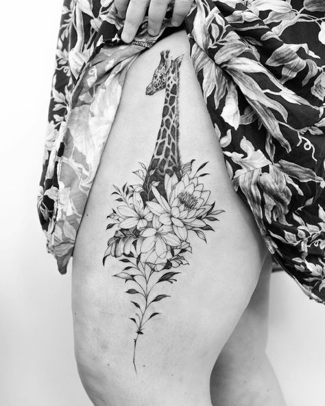 Giraffe Back Tattoo, Floral Giraffe Tattoo, Tattoos Giraffe, Meerkat Tattoo, Giraffe Sketch, Giraffe Tattoo, Tattoos Leg, On Tattoo, Tatoo Inspiration