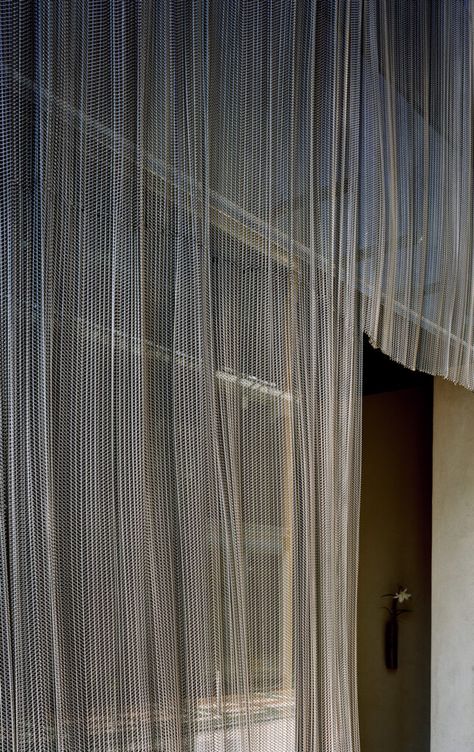 WONTANA / Works | YUKO NAGAYAMA ASSOCIATES Yuko Nagayama, Curtain Designs For Bedroom, String Curtains, Archi Design, Mirror House, Casa Patio, Metal Curtain, Japanese Interior, Facade Architecture