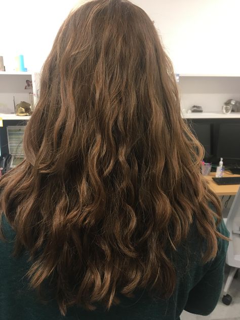 Natural Wavy Medium Hair, Layers On Frizzy Hair, 2a Haircut, 2a Curly Hair, 2a Hairstyles, 2a Wavy Hair, Wavy Hair Cuts With Layers, Face Framing Layers Wavy Hair, Long Layers Wavy Hair