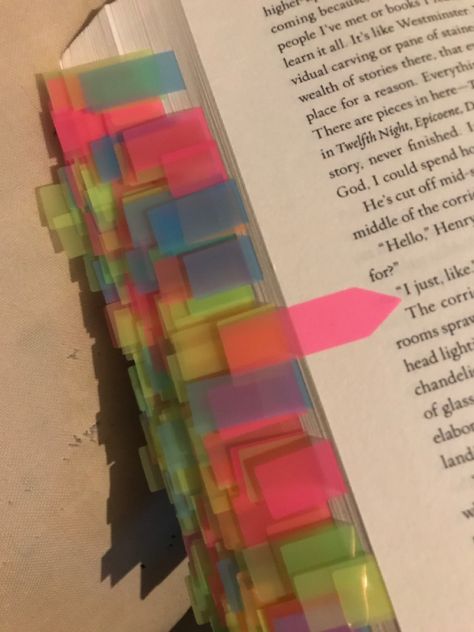 Sticky Note Annotation, Sticky Notes On Books, Books With Sticky Notes Aesthetic, Annotating Books Sticky Notes, Book Annotation Sticky Notes, Sticky Notes Book Aesthetic, Sticky Notes For Books, Books Notes Aesthetic, Annotating Books Aesthetic Sticky Notes