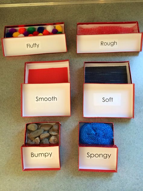 Here's a nice idea for making sense of touch boxes. 5 Senses Mystery Boxes, Sense Of Touch Craft, 5 Senses Preschool, Five Senses Preschool, 5 Senses Activities, Science Discovery, Senses Preschool, My Five Senses, Discovery Box