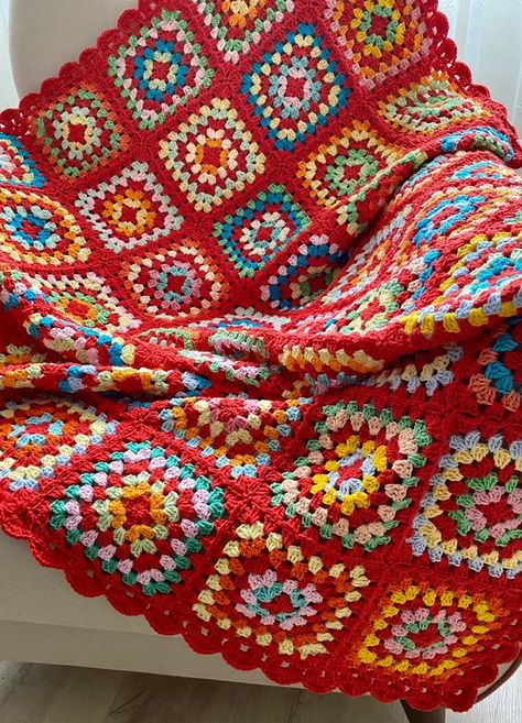 CROCHET CREATOR | This is my new blanket pattern Granny Square Häkelanleitung, Crochet Blanket Diy, Granny Square Haken, Crochet Throw Pattern, Crochet Blanket Designs, Patchwork Blanket, Crochet Granny Square Blanket, Haken Baby, Manta Crochet