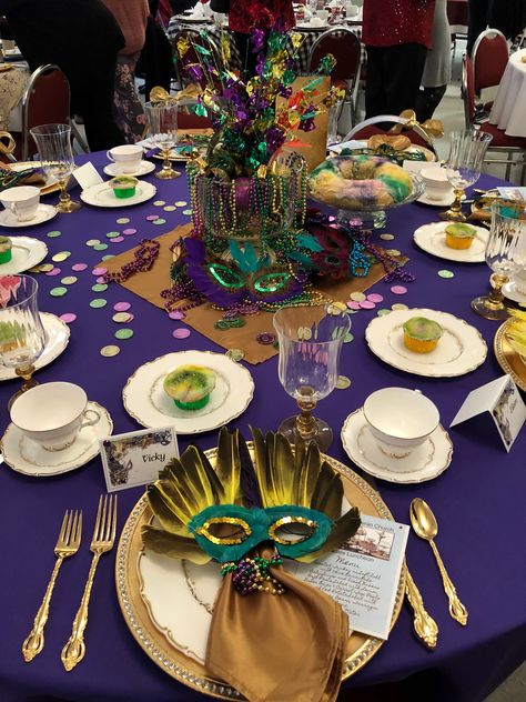 New Orleans Tablescape, Maskerade Prom, Mardi Gras Ball Table Decorations, Mardi Gras Sweet 16 Party, Madi Gras Party, Mardi Gras Themed Event Masquerade Mask, 50th Birthday Mardi Gras Theme, Sweet 16 Mardi Gras Theme, Elegant Mardi Gras Tablescape