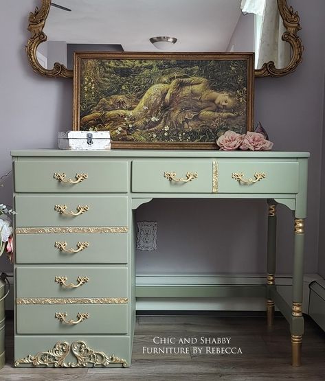 Green And Gold Desk, Cottagecore Bedroom Decor, Sage Green Furniture, Green Room Ideas Bedroom, Green Bedroom Furniture, Sage Green And Gold, Gold Bedroom Decor, Green Desk, Gold Rooms