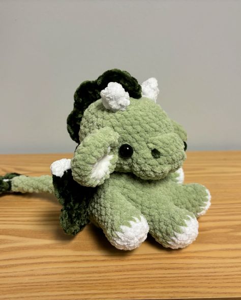 Another dragon!!! I love making these little guys:) . . Pattern by @snailmail.studios . . #dragon #dragonplush #dragonstuffies #crochetdragon #crochet #crocheting #crochetaddict #amigurumi #amigurumis #amigurumilove Cute Dragon Crochet, Mini Dragon Crochet Pattern, Crochet Dragon Plushies, Small Dragon Crochet, Tiny Crochet Dragon, Dragon Crochet, Crochet Dragon, Crochet Inspo, Amigurumi