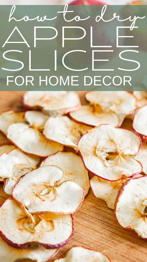 Scandinavian Christmas Decorations, Farmhouse Style Christmas, Natural Christmas Decor, Easy Build, Festive Wreath, Dried Apples, Diy Projects For Beginners, Simple Christmas Decor, Christmas Mantel Decorations