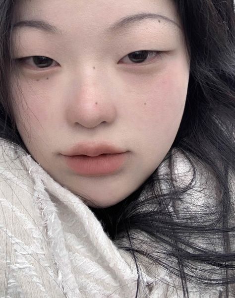 Body Moles Aesthetic, Mole Under Eye Aesthetic, Flat Nose Asian, Moles On Face, Monolid Eye Makeup, Creative Senior Pictures, Monolid Makeup, Monolid Eyes, Asian Makeup Looks