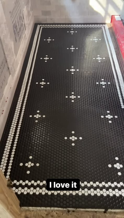 Hex Tile Backsplash Kitchen, Penny Tile Floor Kitchen, Black Tile Master Bath, Black And White Penny Tile Floor, Penny Tile Designs Floor, Vintage Tile Entryway, Penny Tile Entryway, Black Penny Tile Floor, Penny Tile Bathroom Floor Patterns