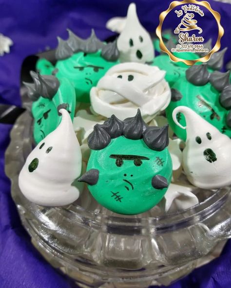 Merengues 3D para decoraciones de cupcake, brownies, tortas o simplemente compartir en la reunión de halloween este año #hallowenctg #hallowenctg #monster #detallesconamor #detalles #detallesctg #lasprodelmerengueencartagena #merengue #merenguesctg #merengues #suspirospersonalizados #suspirosctg Cupcake Brownies, Flan, Brownies, Frosting, Cupcake, Halloween