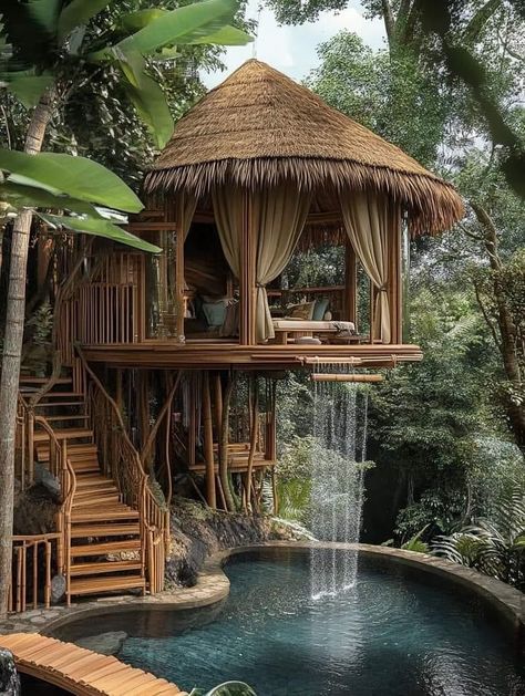 Luxury Tree House Interior, Jungle House Exterior, Bamboo House Bali, Cozy Closet, Luxury Tree Houses, Bali Architecture, Happy Environment, Beautiful Tree Houses, Tiny House Luxury