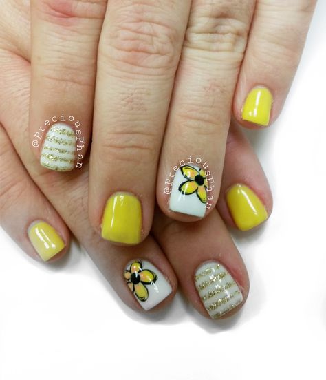 Yellow nails. Summer nails. Floral nails. #PreciousPhanNails Chilac Nails, Yellow Floral Nails, Summer Nails Floral, Yellow Nails Summer, Nail Art Yellow, Nails Floral, Neat Nails, Nails Summer Nails, Hair Fixing