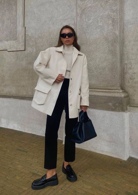 15 Degree Weather Outfit, Office Outfit With Sneakers, Loafers Outfits, Loafer Outfits, Loafers Outfit, Blazer Outfit, Looks Street Style, Winter Trends, Outfit Inspo Fall