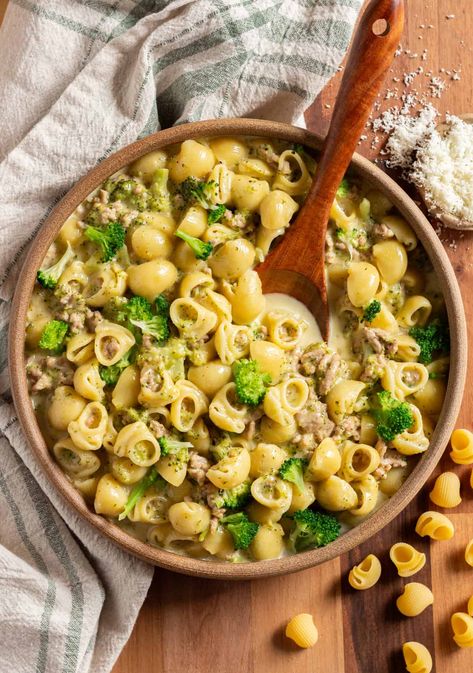 Ground Turkey Pasta with Broccoli Ground Turkey Pasta Recipes, Turkey Broccoli, Teriyaki Turkey, Ground Turkey Pasta, Pasta With Broccoli, Quick Pasta Dishes, French Soup, Turkey Pasta, White Sauce Pasta